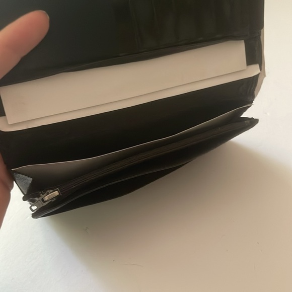 Authentic Chanel Wallet #5916398 - Picture 4 of 16